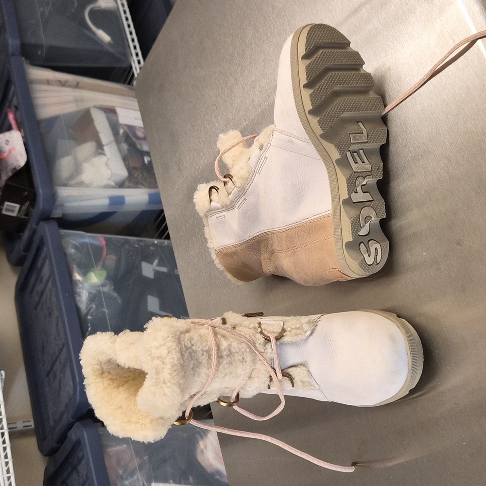 Sorel Women's Cream and Tan Winter Boots